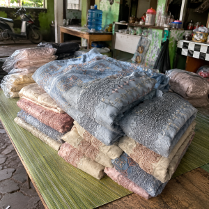Makloon MOQ kecil di Yogyakarta untuk produksi pakaian brand baru dan UMKM fashion