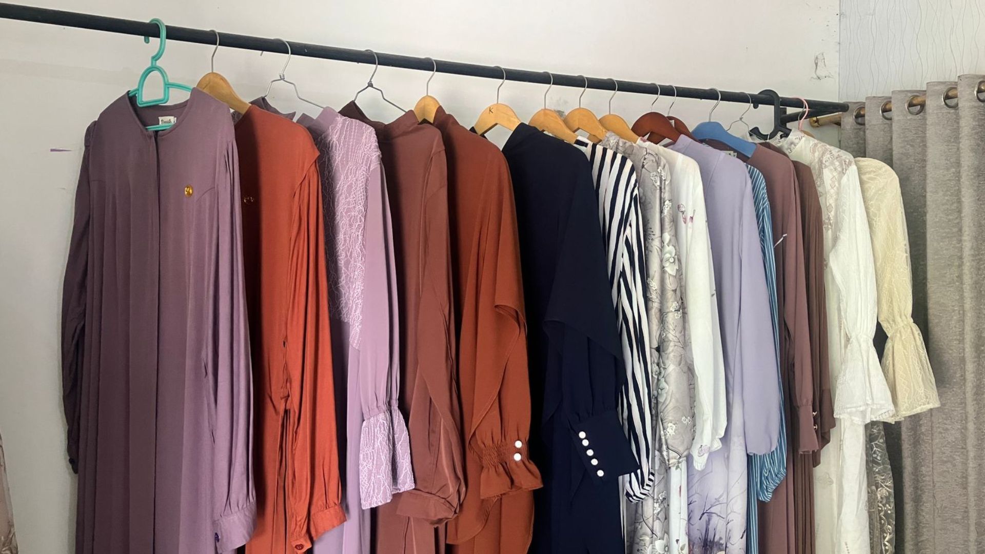 Private Label Pakaian: Cara Cerdas Membangun Brand Fashion Sendiri di Indonesia
